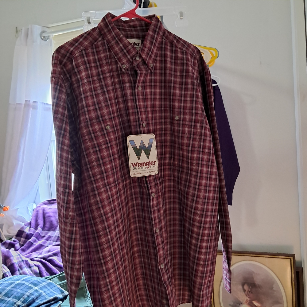 Wrangler Men's Burgundy Plaid Button Down Shirt
